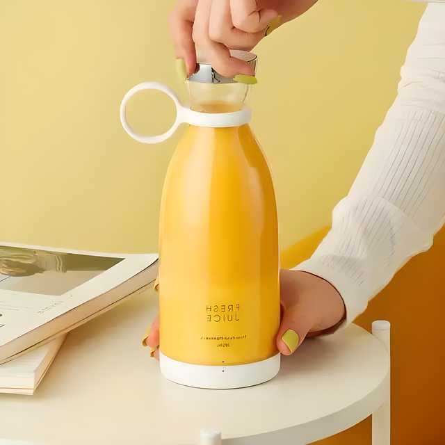 Electric Portable Mini Juicer Bottle | Wireless Personal Size Blender for Smoothies and Shakes